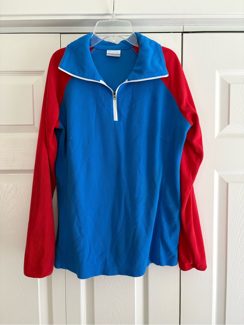 Columbia Women's 1/4 Zip In Bright Blue And Red. Size L.